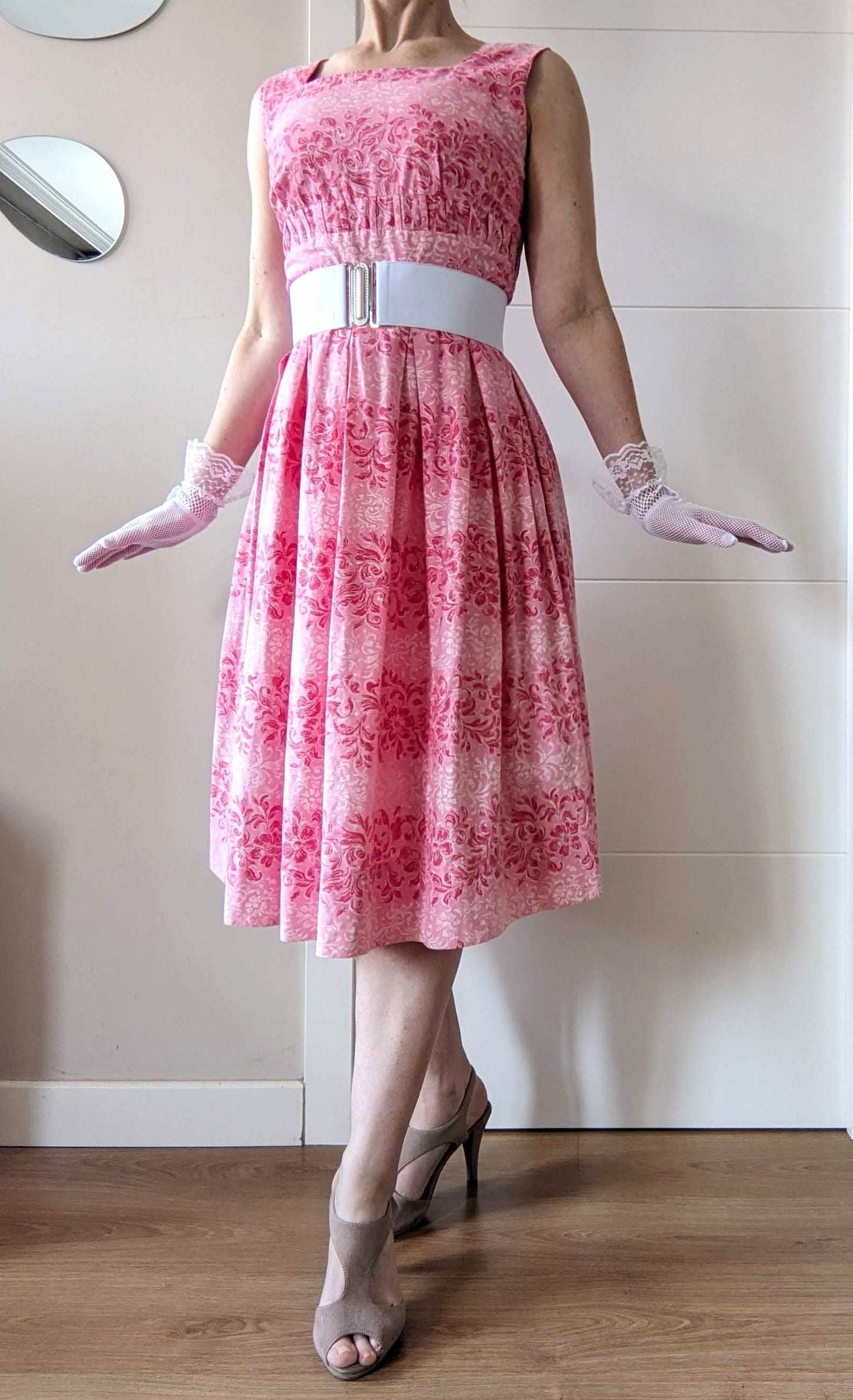 Vintage 1950s pink & white floral dress