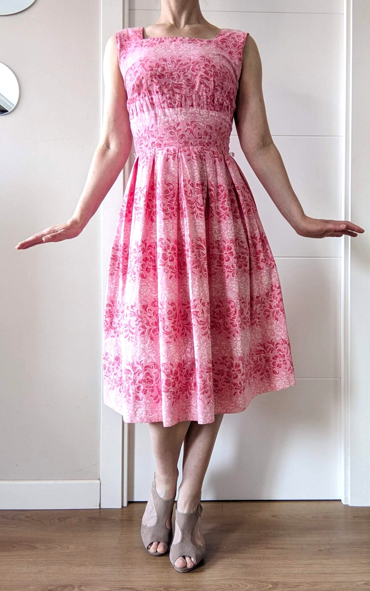 Vintage 1950s pink & white floral dress