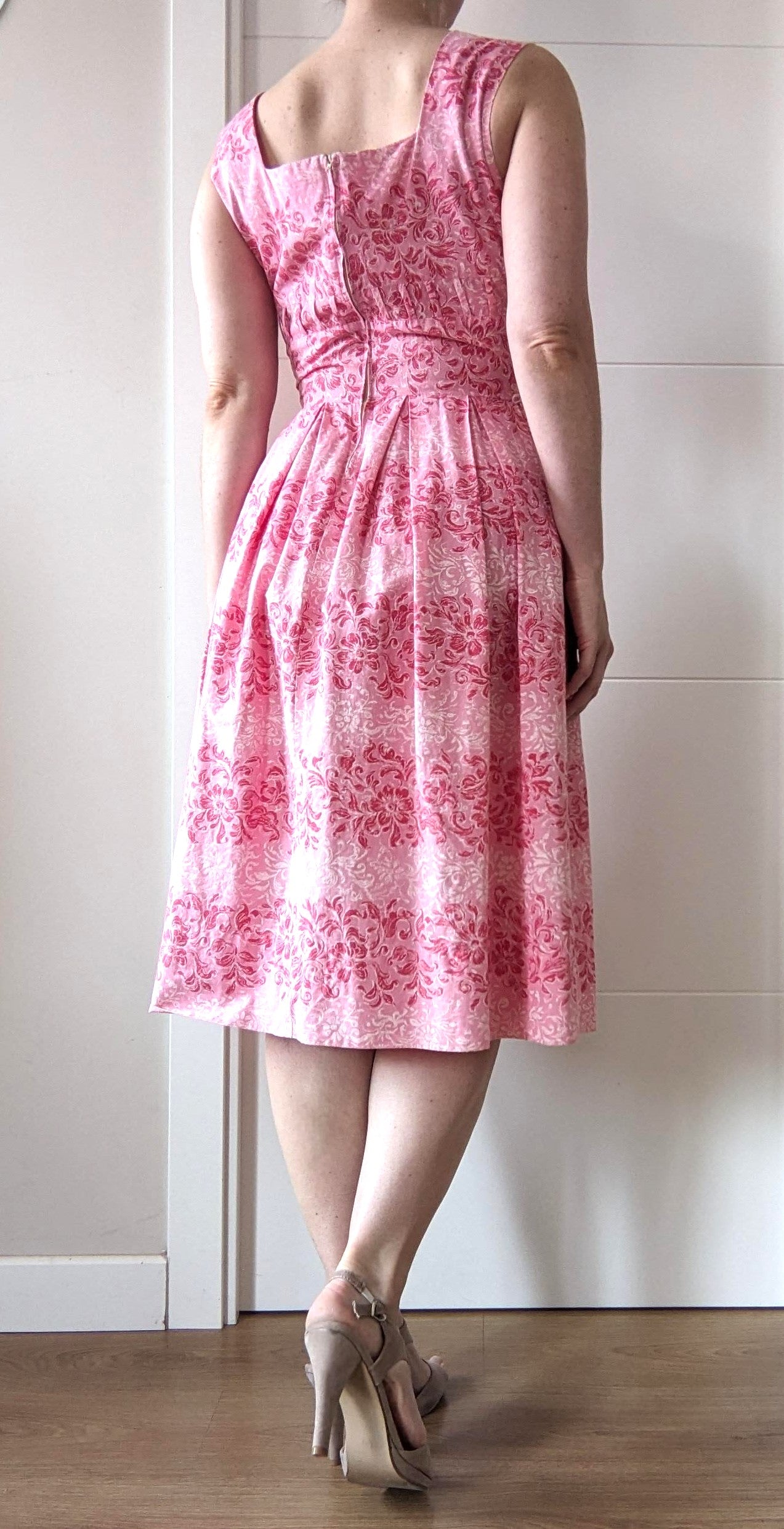 Vintage 1950s pink & white floral dress