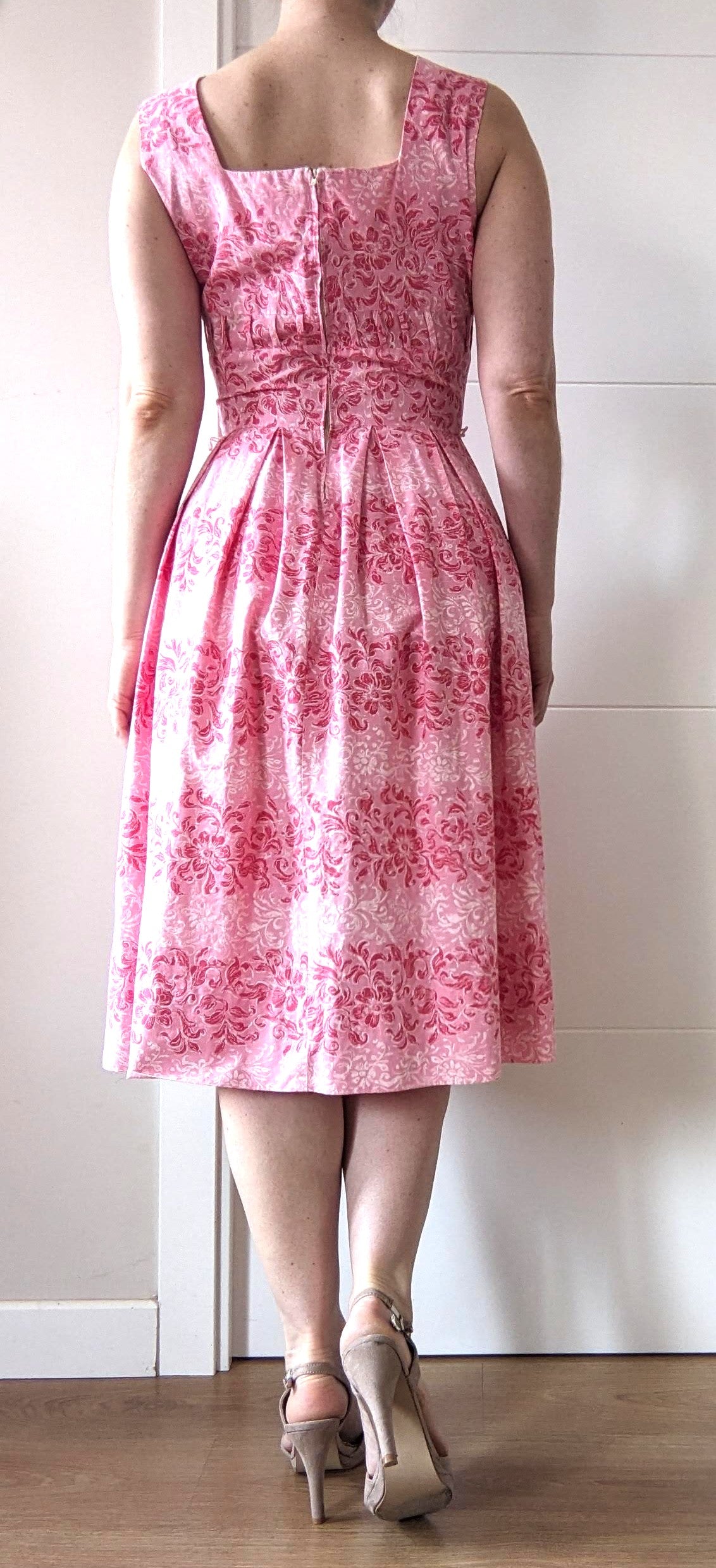 Vintage 1950s pink & white floral dress