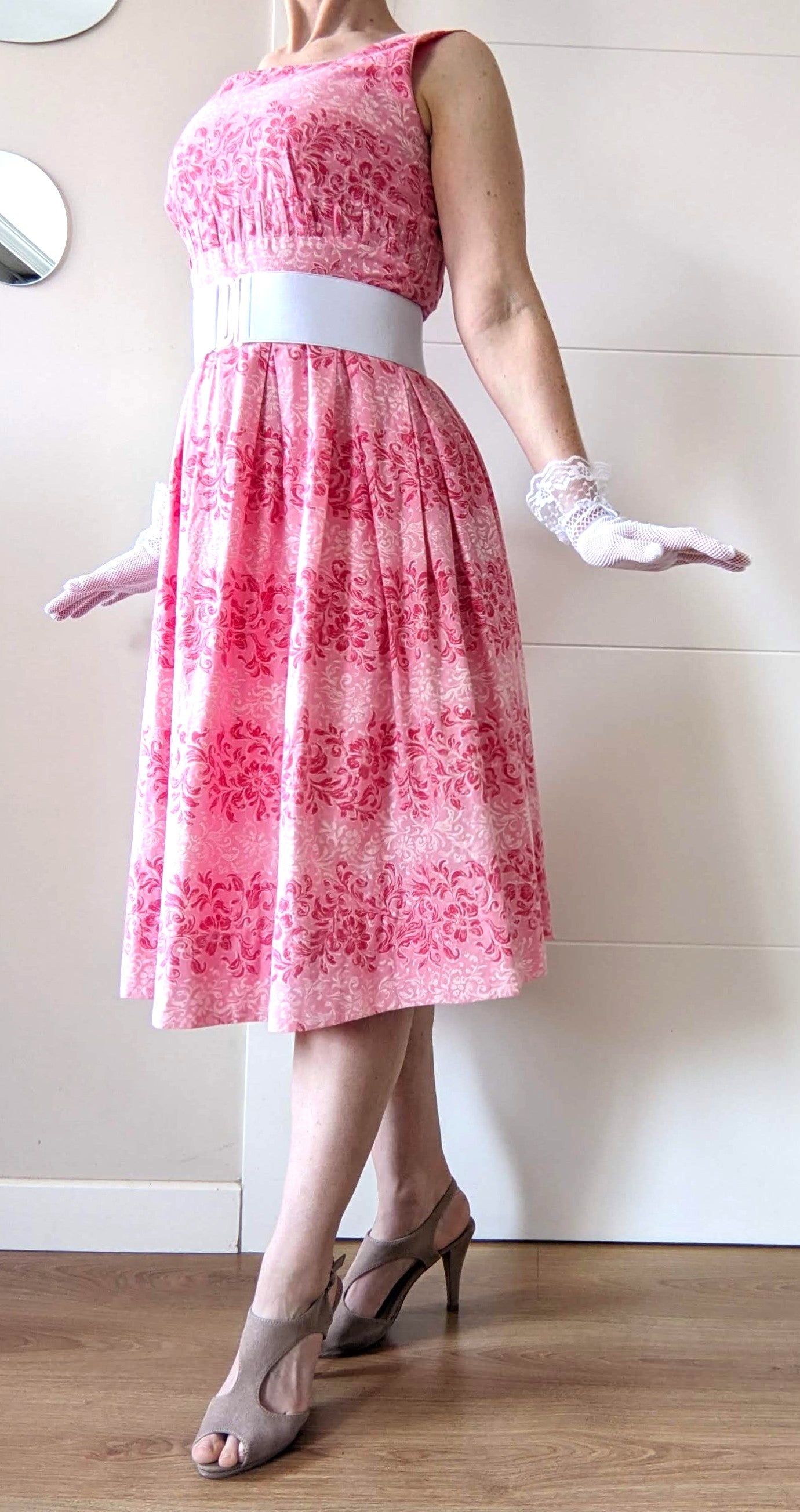 Vintage 1950s pink & white floral dress