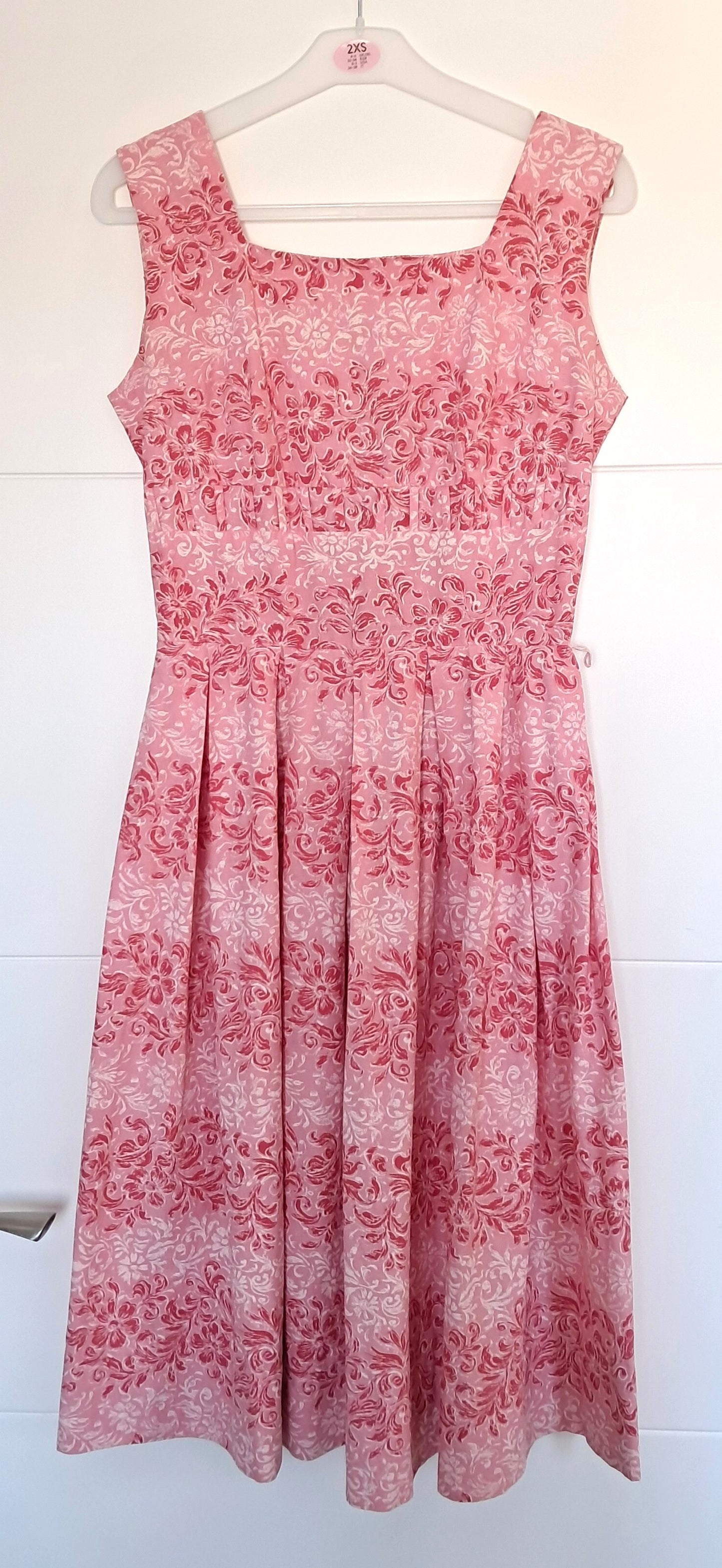 Vintage 1950s pink & white floral dress