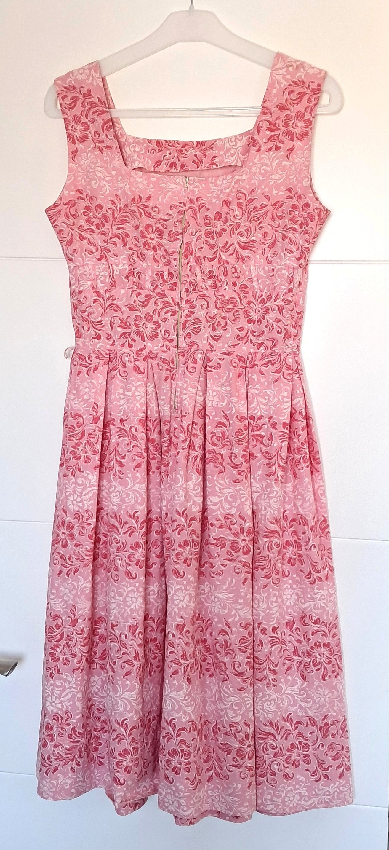 Vintage 1950s pink & white floral dress