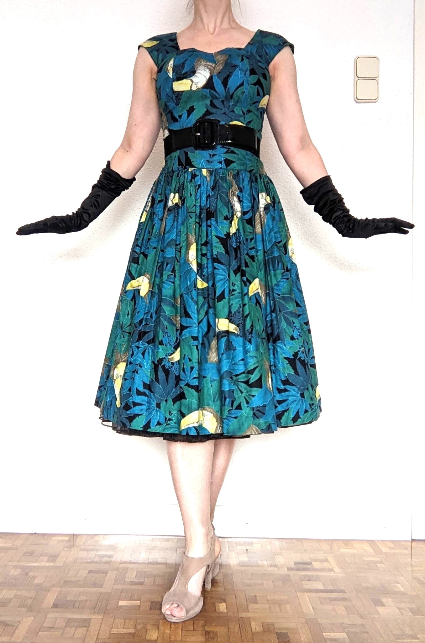 Vintage 1980s tropical pelican print dress