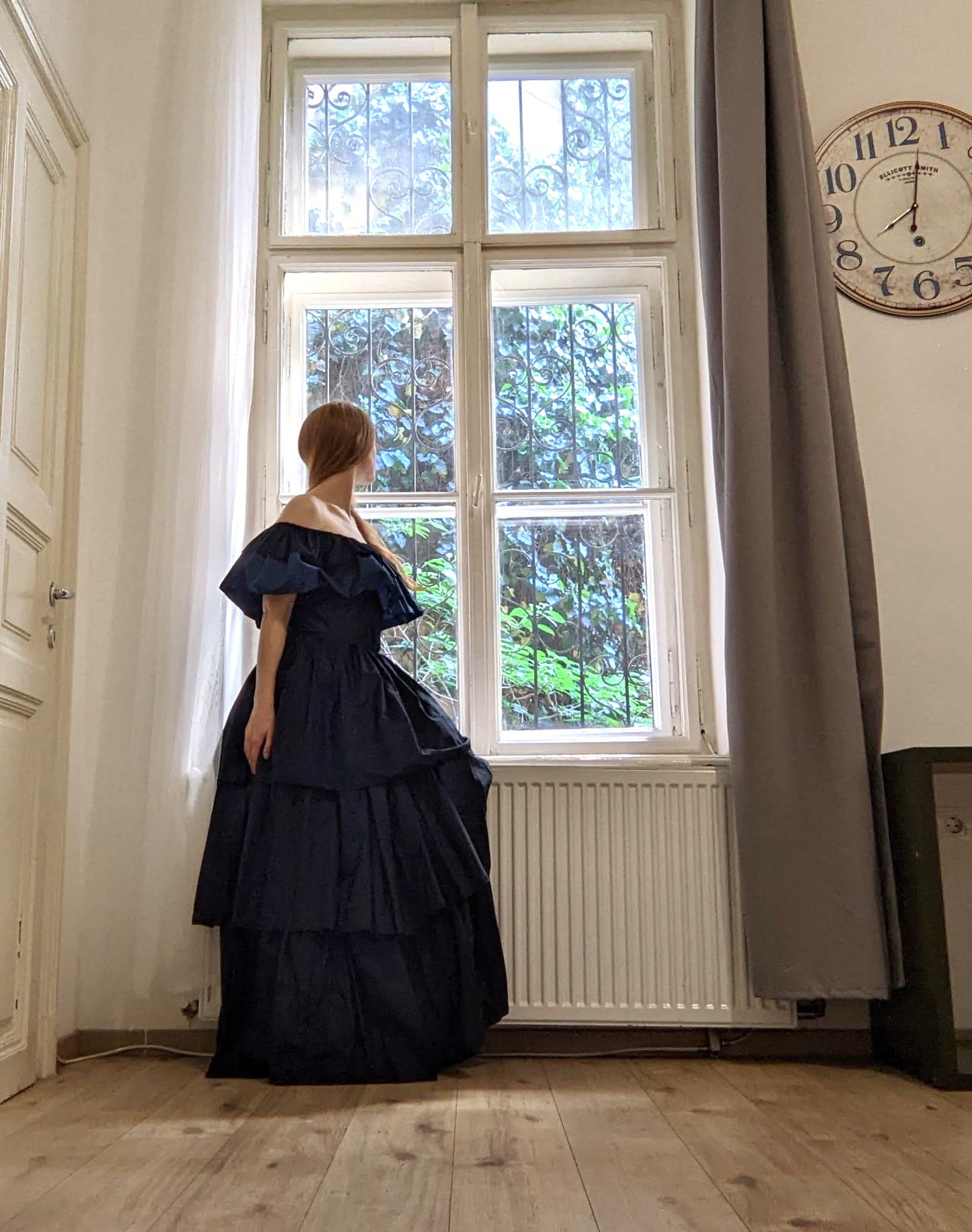 Vintage 1970s-80s dark blue taffeta gown