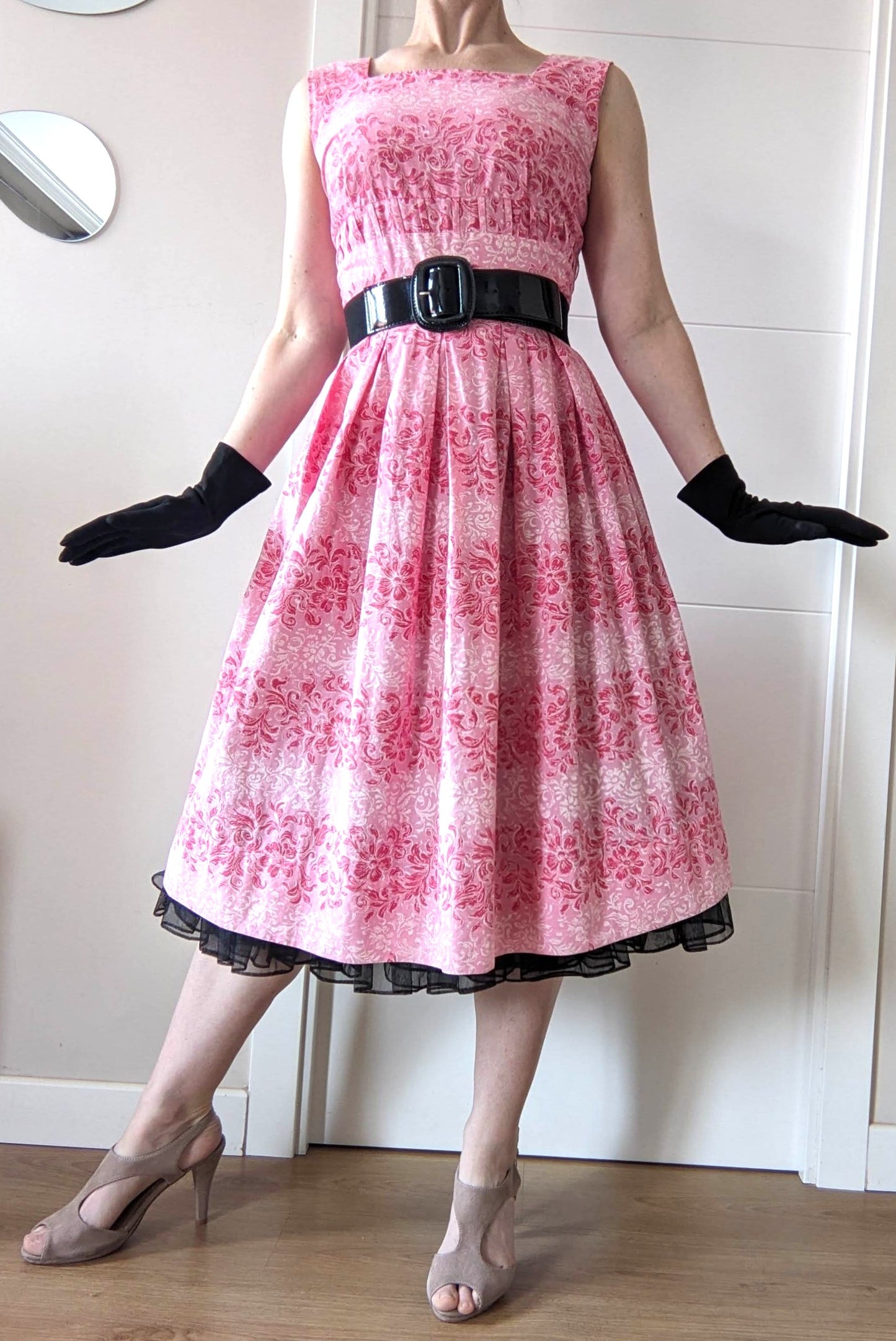 Vintage 1950s pink & white floral dress