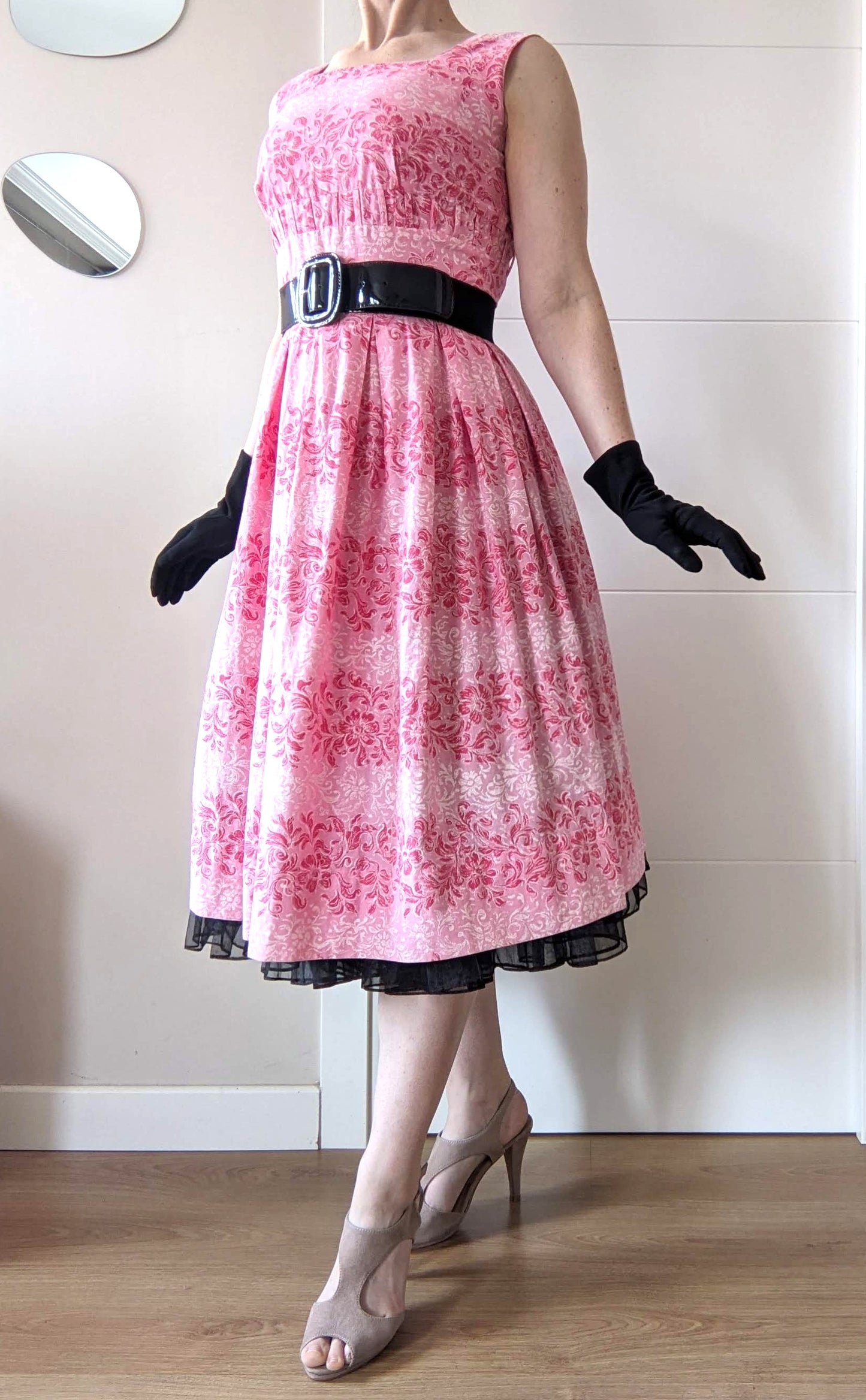 Vintage 1950s pink & white floral dress